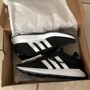 Adidas swift run sneakers